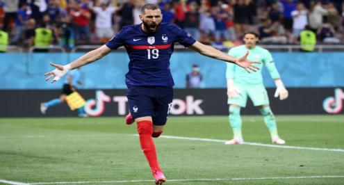 مهارة رائعة بالكعب.. بنزيمة يبدع ويسجل هدفين في سويسرا خلال 3 دقائق